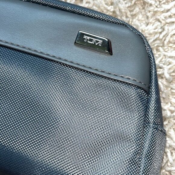 Tumi Small Necessities Bag Full - Picture 5 of 10